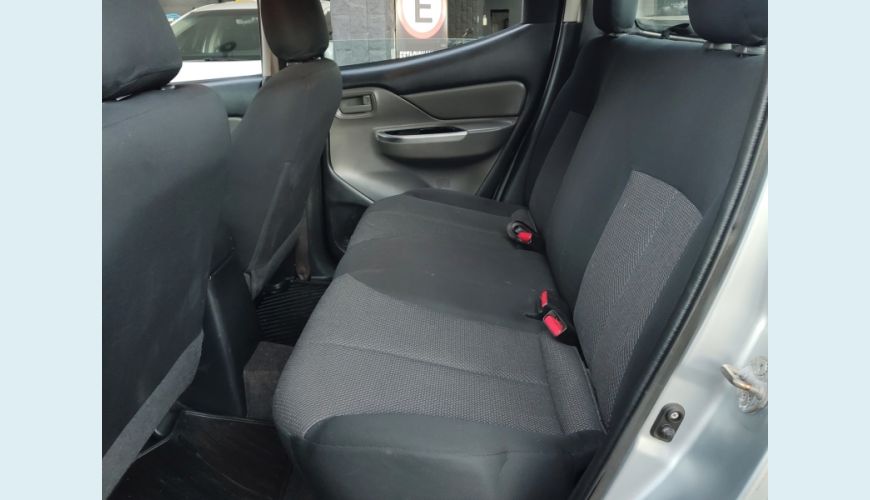 MITSUBISHI L200 TRITON DIESEL AUT. 4P - PRATA - 2019 Foto 5 (Grande)
