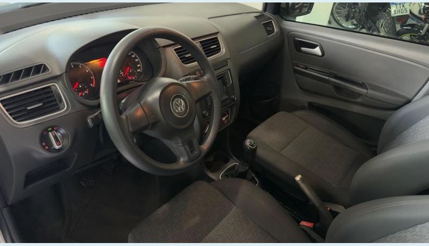 VOLKSWAGEN FOX 1.0 8V FLEX MANUAL 4P - BRANCO - 2014 Foto 5 (Grande)