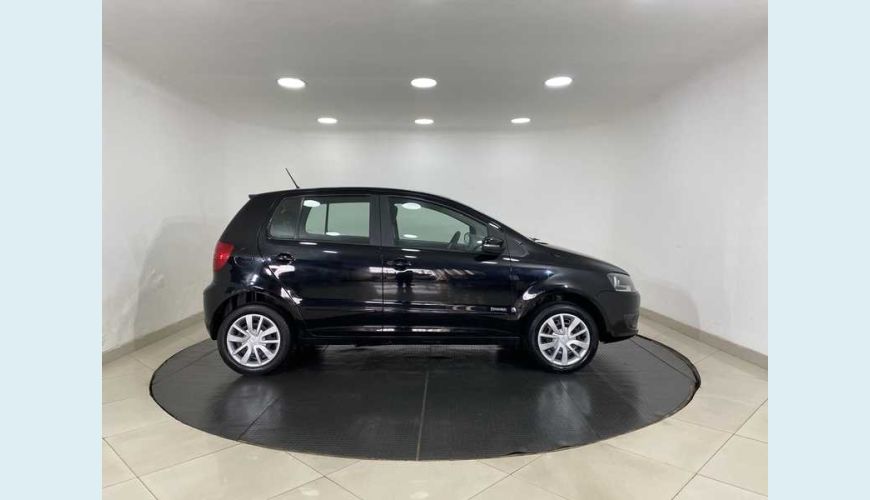 VOLKSWAGEN VOLKSWAGEN FOX TEC 1.0 FLEX MANUAL 2P - PRETO - 2014 Foto 5 (Grande)