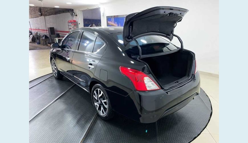 NISSAN NISSAN VERSA SV FLEXSTART 1.6 16V FLEX AUT. 4P - PRETO - 2017 Foto 5 (Grande)