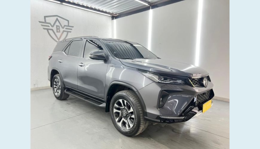 TOYOTA HILUX SW4 - CINZA - 2024 Foto 5 (Grande)