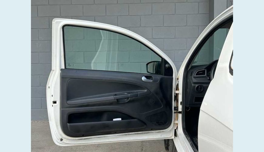 VOLKSWAGEN SAVEIRO ROBUST TOTAL FLEX 16V - BRANCO - 2025 Foto 5 (Grande)