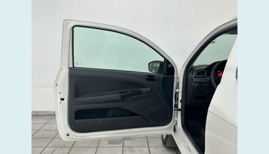 VOLKSWAGEN SAVEIRO ROBUST 1.6 MSI CS (FLEX) - BRANCO - 2023 Foto 5 (Grande)