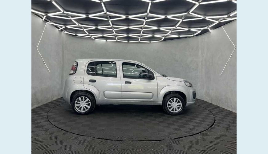 FIAT UNO ATTRACTIVE 1.0 8V (FLEX) 4P - PRATA - 2020 Foto 5 (Grande)