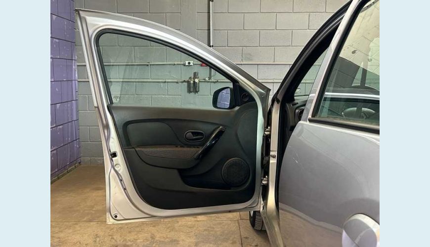RENAULT LOGAN ZEN 1.0 - PRATA - 2025 Foto 5 (Grande)