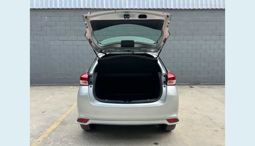 TOYOTA YARIS XL 1.5 (FLEX) (AUT) - PRATA - 2025 Foto 5 (Grande)