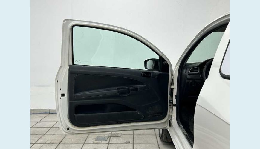 VOLKSWAGEN SAVEIRO ROBUST 1.6 MSI CS (FLEX) - BRANCO - 2023 Foto 5 (Grande)