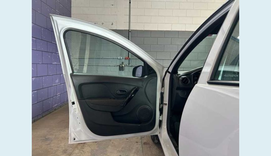 RENAULT LOGAN ZEN 1.0 - BRANCO - 2025 Foto 5 (Grande)