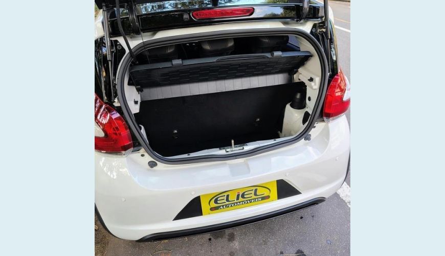 FIAT MOBI TREKKING 1.0MT - BRANCO - 2025 Foto 5 (Grande)