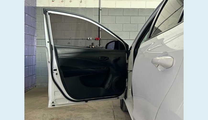 TOYOTA YARIS SEDAN XL 1.5 FLEX 16V 4P AUT. - BRANCO - 2023 Foto 5 (Grande)
