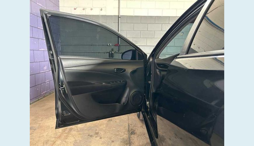 TOYOTA YARIS SEDAN XL 1.5 FLEX 16V 4P AUT. - PRETO - 2023 Foto 5 (Grande)