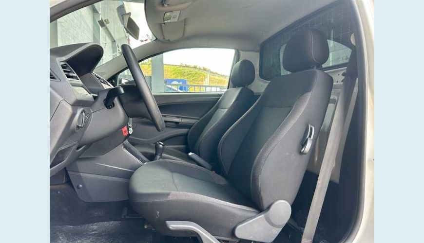 VOLKSWAGEN SAVEIRO ROBUST TOTAL FLEX 16V - BRANCO - 2025 Foto 5 (Grande)