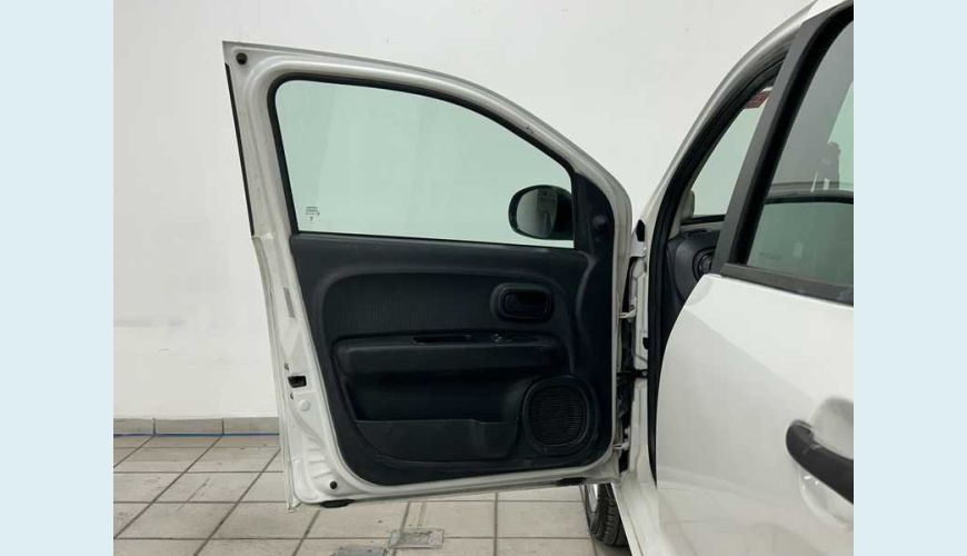 FIAT MOBI LIKE 1.0 FLEX - BRANCO - 2023 Foto 5 (Grande)
