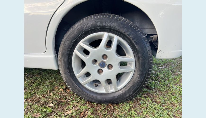 FIAT PALIO - BRANCO - 2005 Foto 5 (Grande)