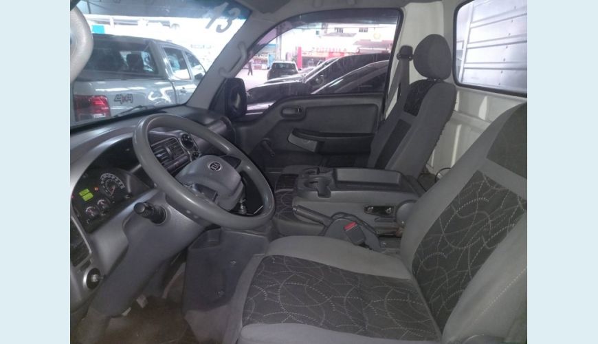 KIA BONGO 2.5 K-2500 4X2 CS TURBO DIESEL 2P MANUAL - BRANCO - 2013 Foto 6 (Grande)