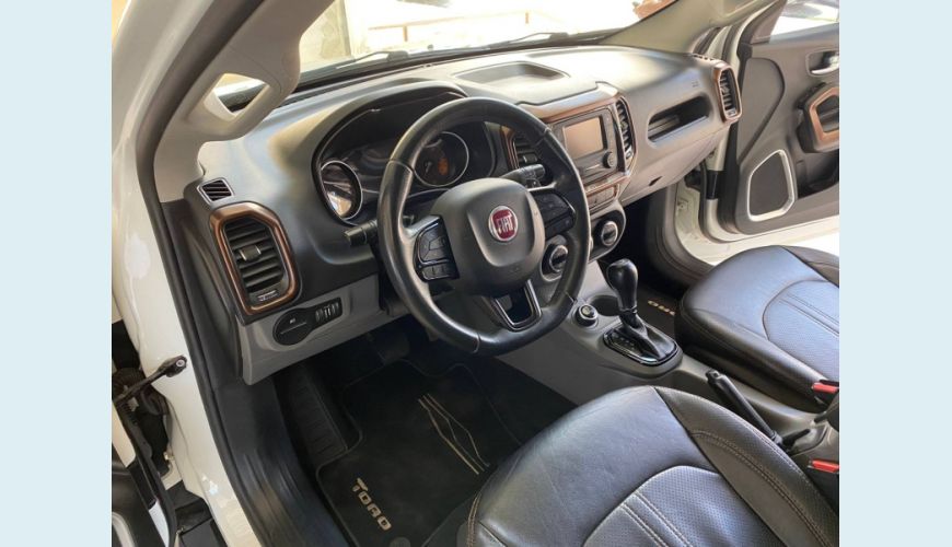 FIAT TORO 2.0 16V TURBO DIESEL VOLCANO 4WD AT9 - BRANCO - 2018 Foto 6 (Grande)