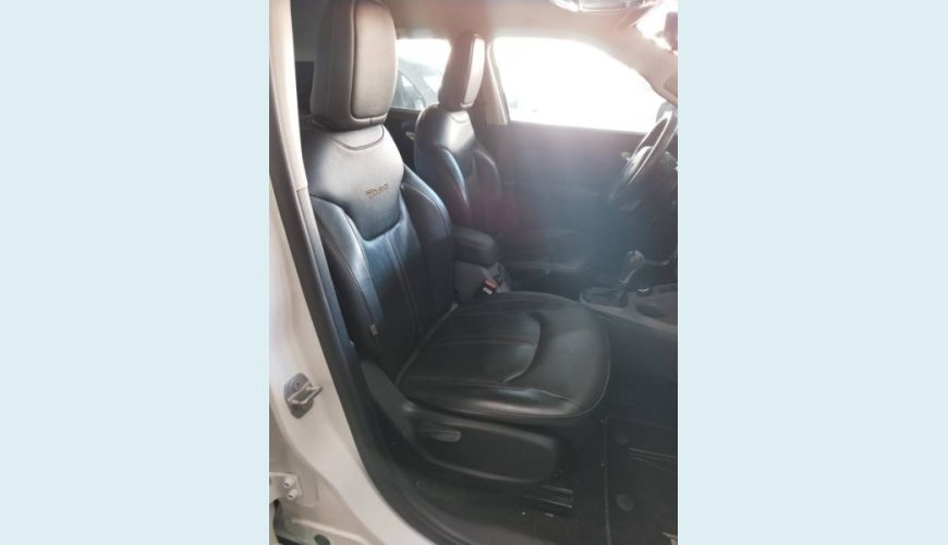FIAT TORO 2.0 16V TURBO DIESEL VOLCANO 4WD AT9 - BRANCO - 2017 Foto 6 (Grande)