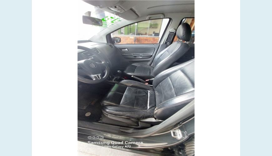 VOLKSWAGEN FOX 1.6 MI 8V FLEX 4P MANUAL - CINZA - 2013 Foto 6 (Grande)