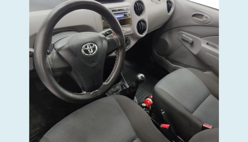 TOYOTA ETIOS 1.3 X 16V FLEX 4P MANUAL - PRATA - 2013 Foto 6 (Grande)