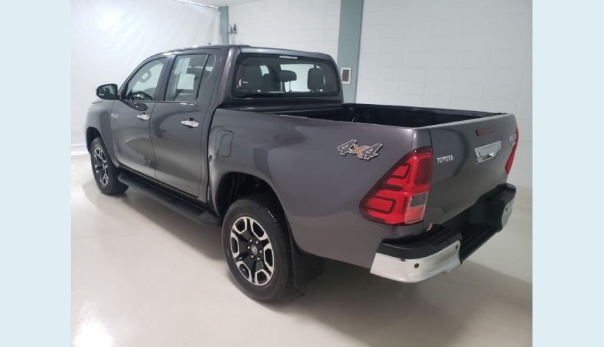 TOYOTA HILUX 2.8 D-4D TURBO DIESEL CD SRV 4X4 AUT. - CINZA - 2024 Foto 6 (Grande)
