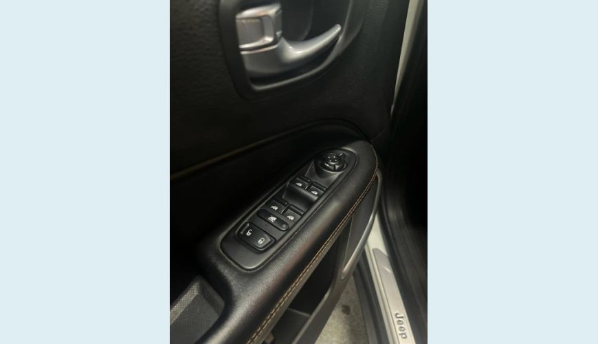 JEEP COMPASS 2.0 16V DIESEL LIMITED 4X4 AUT. - BRANCO - 2018 Foto 6 (Grande)