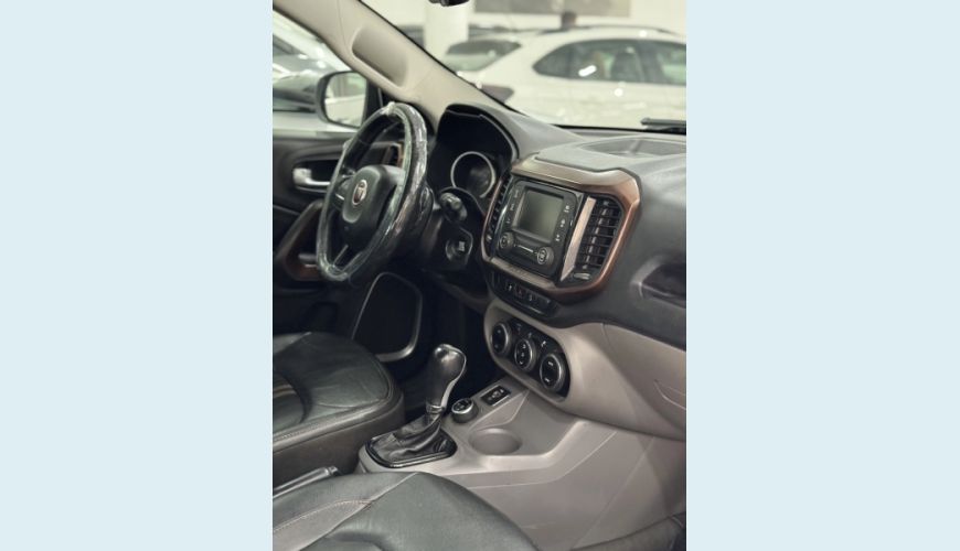 FIAT TORO 2.0 16V TURBO DIESEL VOLCANO 4WD AT9 - BRANCO - 2017 Foto 6 (Grande)