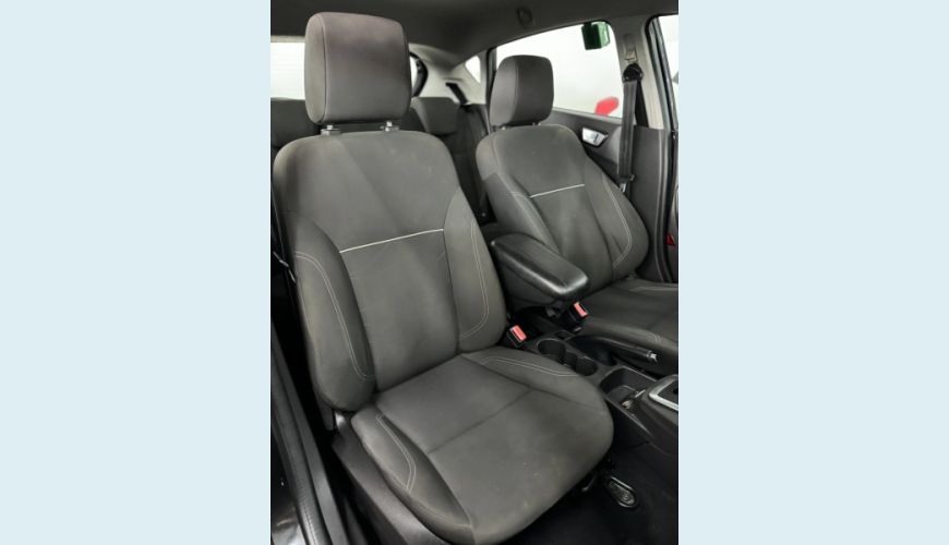 FORD FIESTA 1.6 SE HATCH 16V FLEX 4P POWERSHIFT - PRETO - 2014 Foto 6 (Grande)