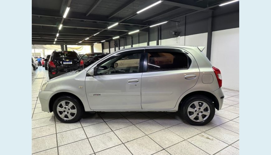 TOYOTA ETIOS 1.3 XS 16V FLEX 4P MANUAL - N/D - 2013 Foto 6 (Grande)