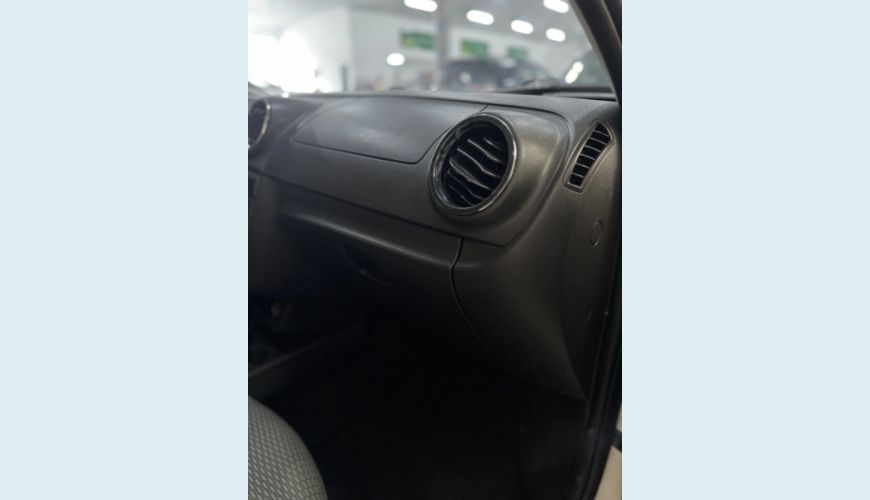 VOLKSWAGEN GOL 1.0 MI 8V FLEX 4P MANUAL G.V - BRANCO - 2012 Foto 6 (Grande)