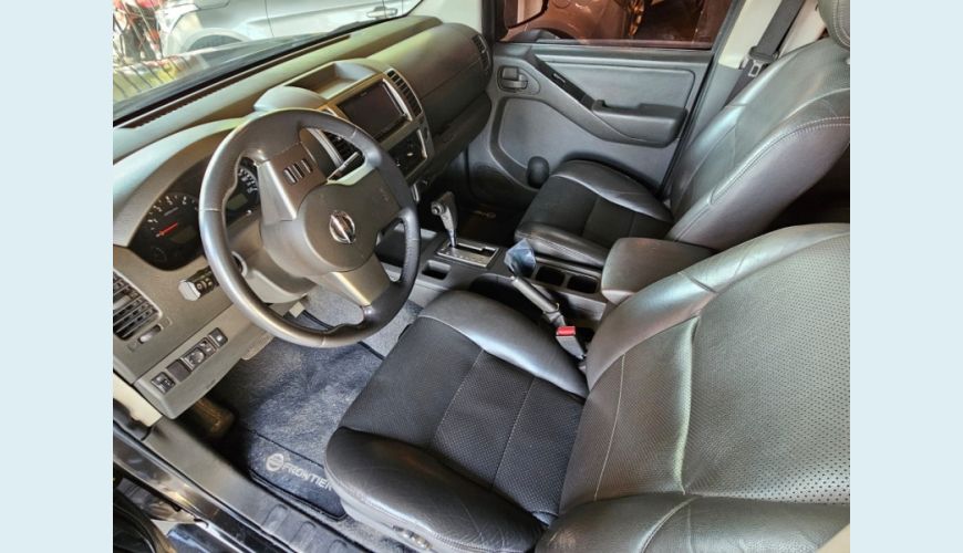 NISSAN FRONTIER 2.5 LE 4X4 CD TURBO ELETRONIC DIESEL 4P AUT. - N/D - 2012 Foto 6 (Grande)