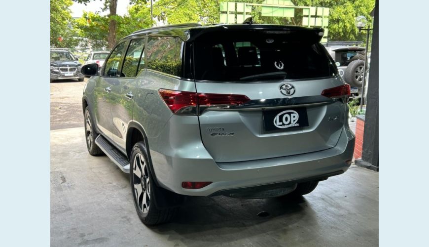 TOYOTA HILUX SW4 2.8 SRX 4X4 7 LUGARES 16V TURBO INTERCOOLER DIESEL 4P AUT. - N/D - 2018 Foto 6 (Grande)