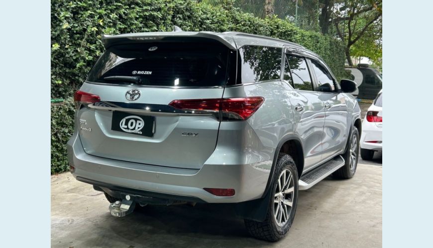 TOYOTA HILUX SW4 2.8 SRX 4X4 7 LUGARES 16V TURBO INTERCOOLER DIESEL 4P AUT. - N/D - 2020 Foto 6 (Grande)
