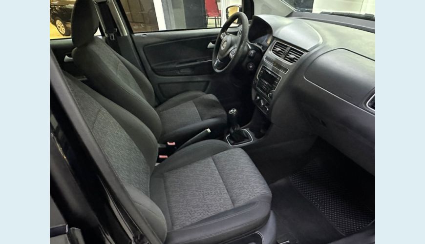 VOLKSWAGEN FOX 1.0 MI 8V FLEX 4P MANUAL - N/D - 2014 Foto 6 (Grande)
