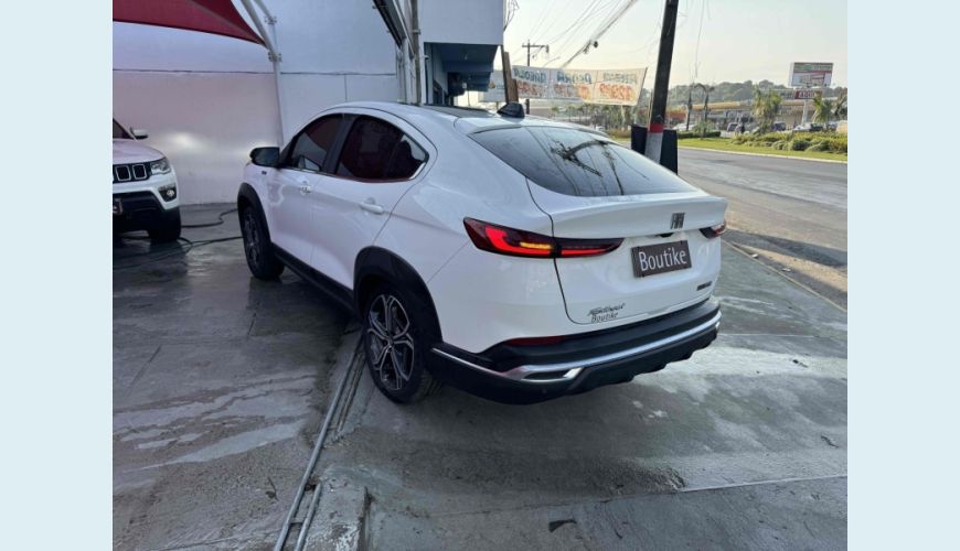 FIAT FASTBACK 1.3 TURBO 270 FLEX LIMITED EDITION AT6 - BRANCO - 2024 Foto 6 (Grande)