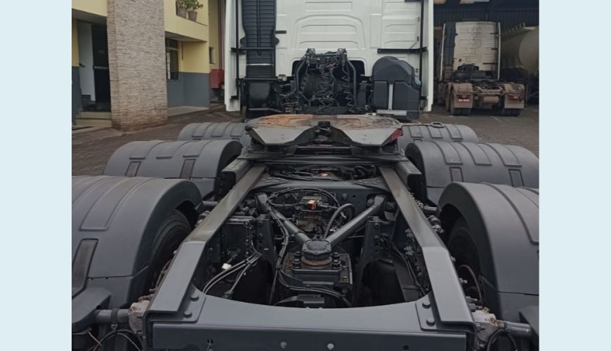 VOLVO FH-460 GLOBETROTTER 8X2 2P (DIESEL)(E5) - BRANCO - 2018 Foto 6 (Grande)