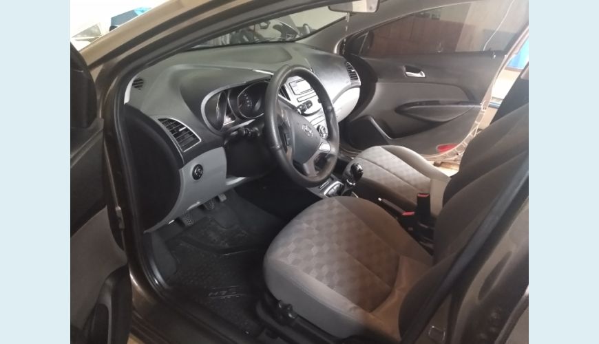 HYUNDAI HB 20S C.PLUS/C.STYLE 1.6 FLEX 16V MEC.4P - MARROM - 2017 Foto 6 (Grande)