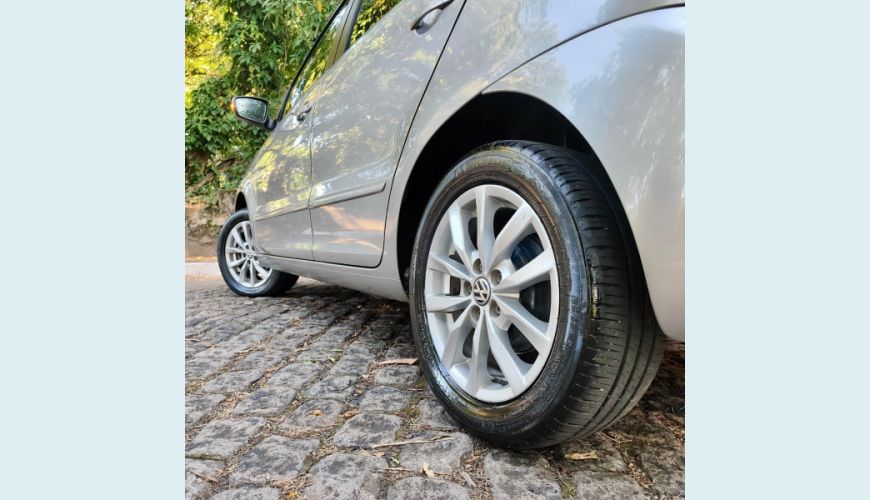 VOLKSWAGEN FOX I-TREND 1.6 MANUAL - PRATA - 2014 Foto 6 (Grande)