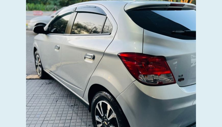 CHEVROLET ONIX HATCH LTZ 1.4 8V FLEXPOWER 5P MEC. - PRATA - 2015 Foto 6 (Grande)