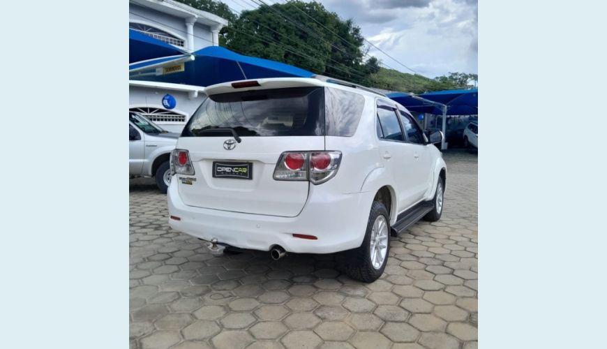 TOYOTA HILUX 2.7 SR 4X2 16V FLEX 4P MANUAL - BRANCO - 2014 Foto 6 (Grande)