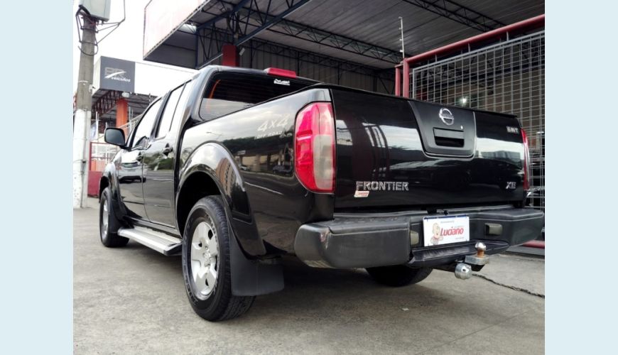 NISSAN FRONTIER XE 4X4 2.5 16V CD - PRETO - 2011 Foto 6 (Grande)