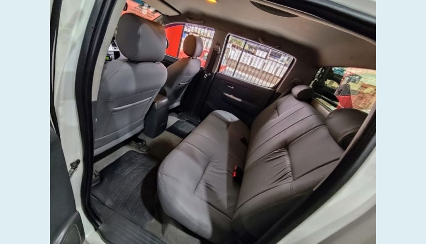 TOYOTA HILUX - BRANCO - 2013 Foto 6 (Grande)