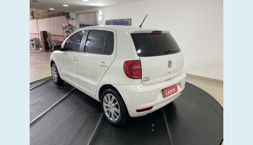 VOLKSWAGEN FOX 1.0 TEC FLEX 4P - BRANCO - 2014 Foto 6 (Grande)