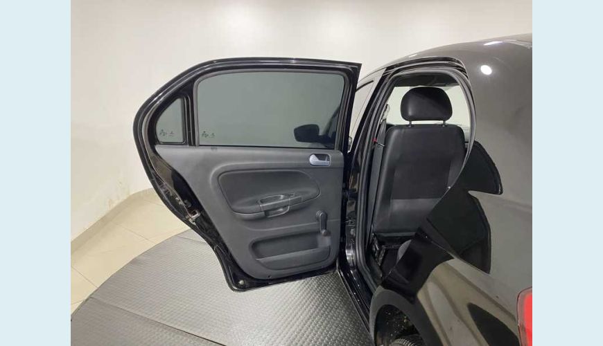 VOLKSWAGEN GOL 1.6 MSI FLEX - PRETO - 2019 Foto 6 (Grande)