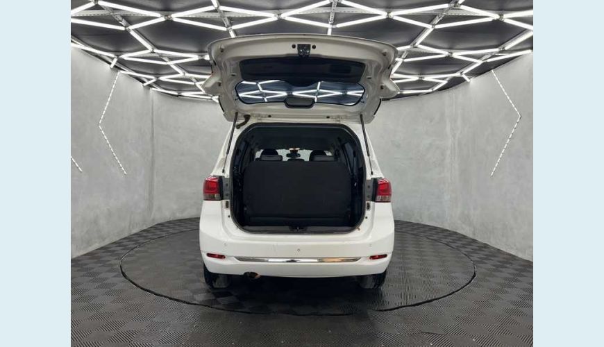 CHEVROLET SPIN PREMIER 1.8 (AUT.) - BRANCO - 2023 Foto 6 (Grande)