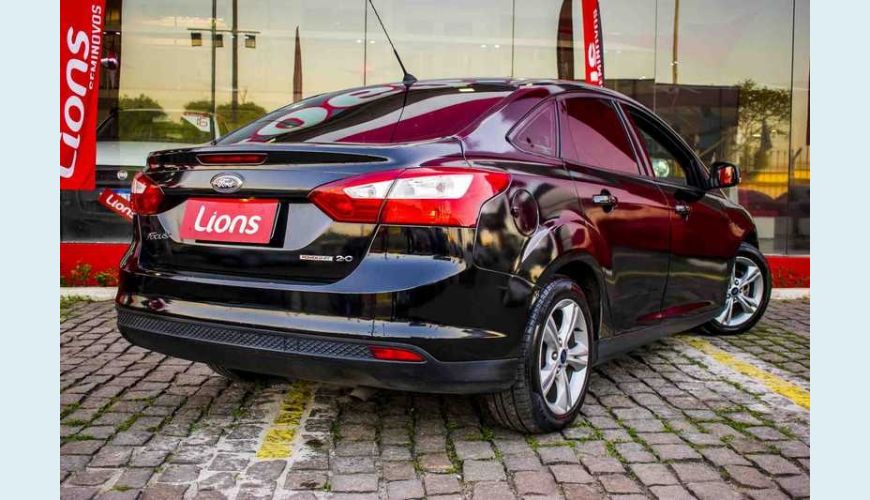 FORD FOCUS HATCH SE 2.0 16V POWERSHIFT - PRETO - 2015 Foto 6 (Grande)
