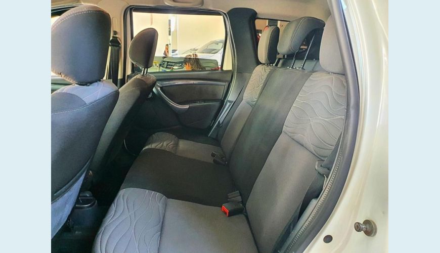 RENAULT DUSTER 20 D 4X2A - BRANCO - 2015 Foto 6 (Grande)