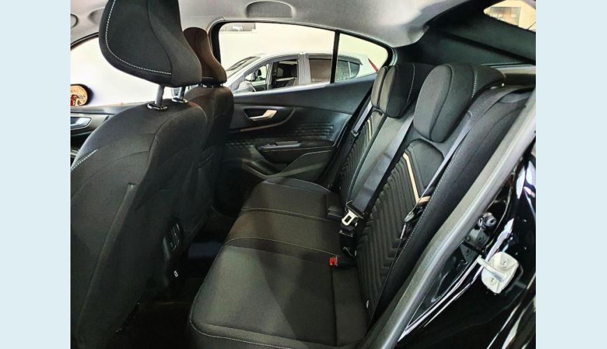 FIAT FASTBACK 1.0 200 TURBO FLEX AUT - PRETO - 2025 Foto 6 (Grande)