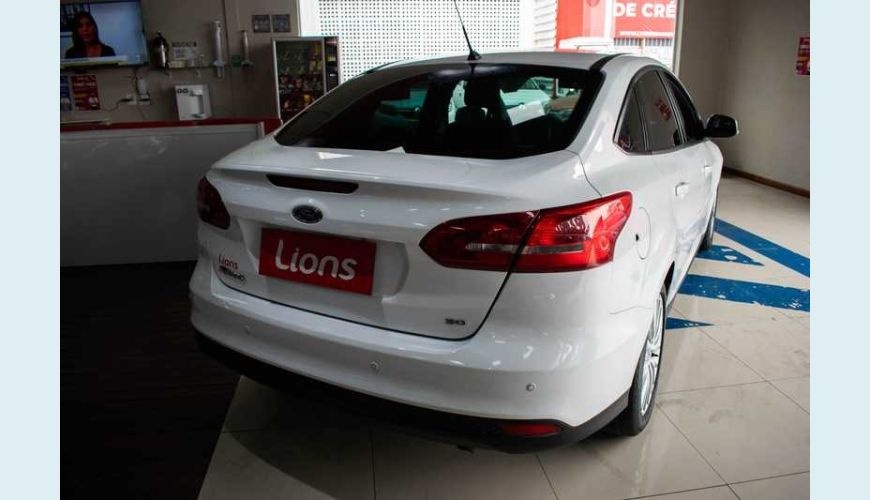 FORD FOCUS HATCH SE PLUS 2.0 POWERSHIFT - BRANCO - 2017 Foto 6 (Grande)