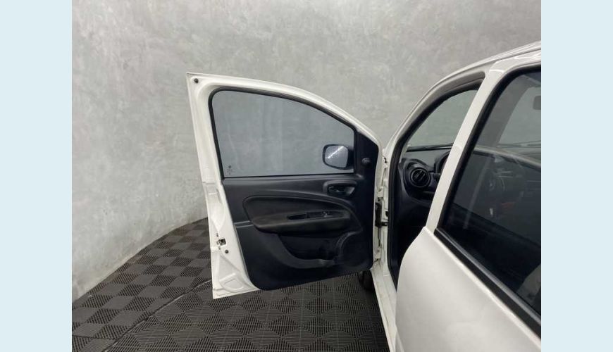 FIAT UNO ATTRACTIVE 1.0 - BRANCO - 2021 Foto 6 (Grande)