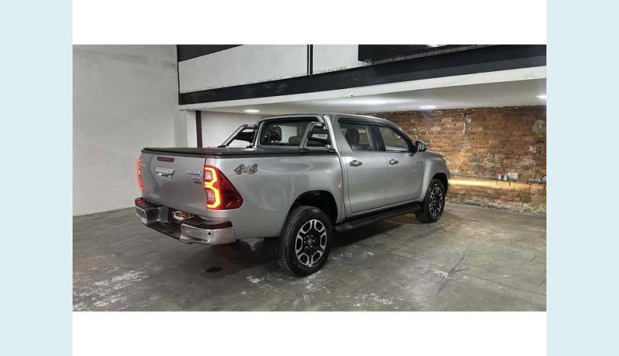 TOYOTA HILUX CD SRX 2.8 TDI CD 4X4 AUT. - PRATA - 2021 Foto 6 (Grande)